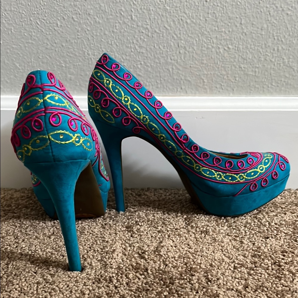 Gianni Bini Blue and Pink Women's Heels - Picture 2 of 4